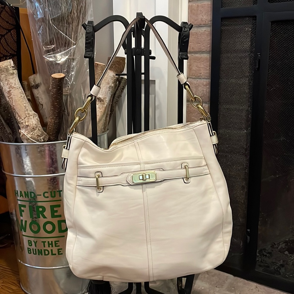 Coach “Chelsea Ashlyn” Off-White Leather Hobo